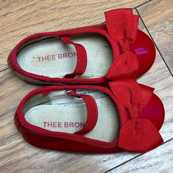 Thee Bron Red Faux Patent Mary Janes | Baby Girl Toddler Size 5 - Picture 2 of 7